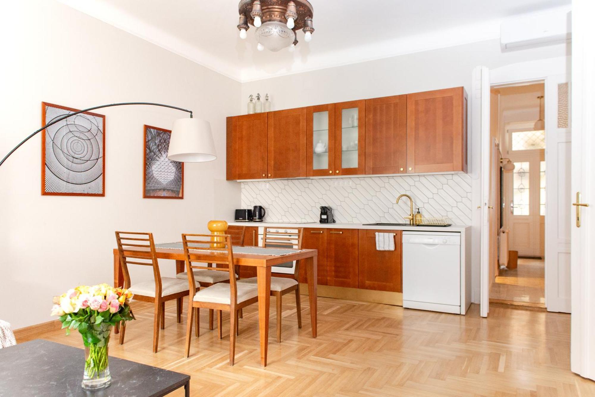Spacious Family Suite Along River Side, In The Heart Of Buda بودابست المظهر الخارجي الصورة